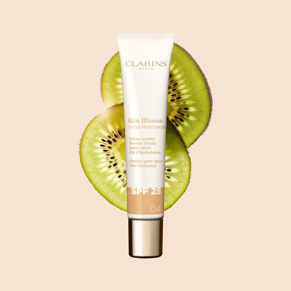 Packshot of Tinted Moisturizer with spf for medium skin shade 04, placed next to kiwi slides on a beige background