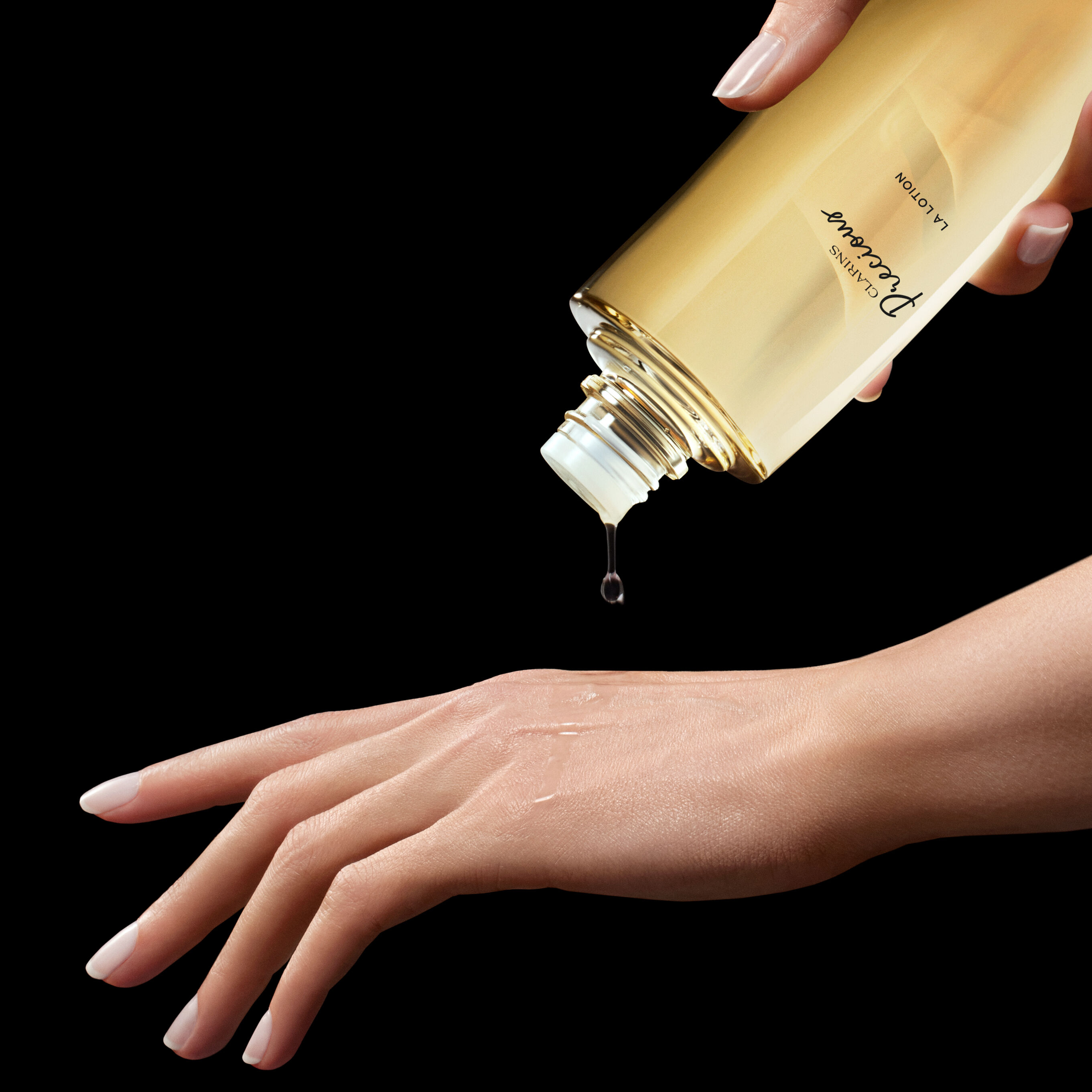 Precious La Lotion Treatment Essence | CLARINS®