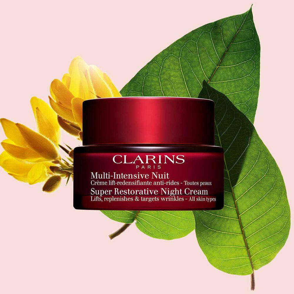 Packshoot of Clarins Super Restorative Night Cream in front of a Ajunc flower and Harangana leaves on a light pink background