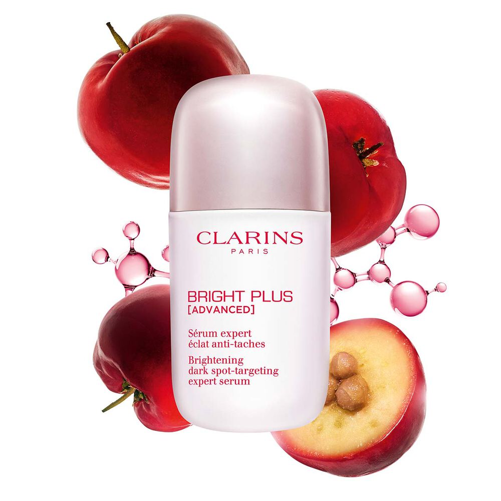 Packshot of Clarins Brightening Vitamin C-Derived Serum placed beside acerola fruits and a niacinamide molecule.