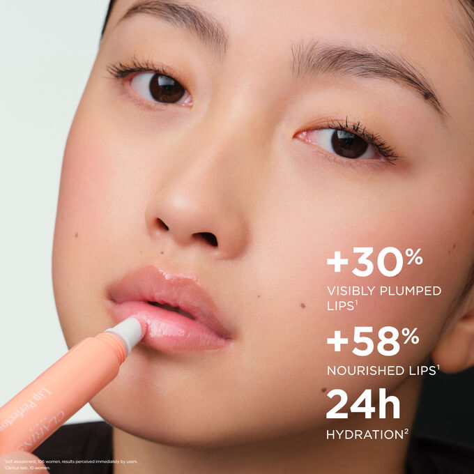 Woman applying Plumping Lip Perfector, highlighting  plumped lips and nourished lips effect, and 24h hydration benefits.