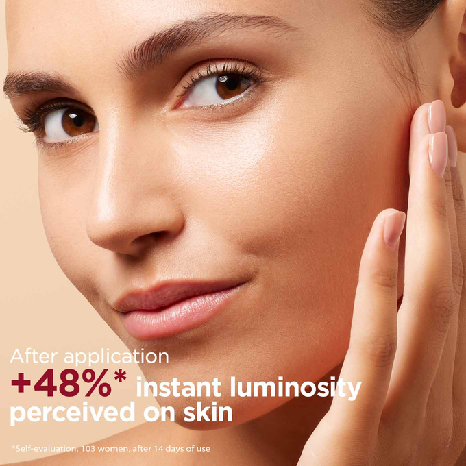Tinted Oleo Serum results on skin with luminosity benefits