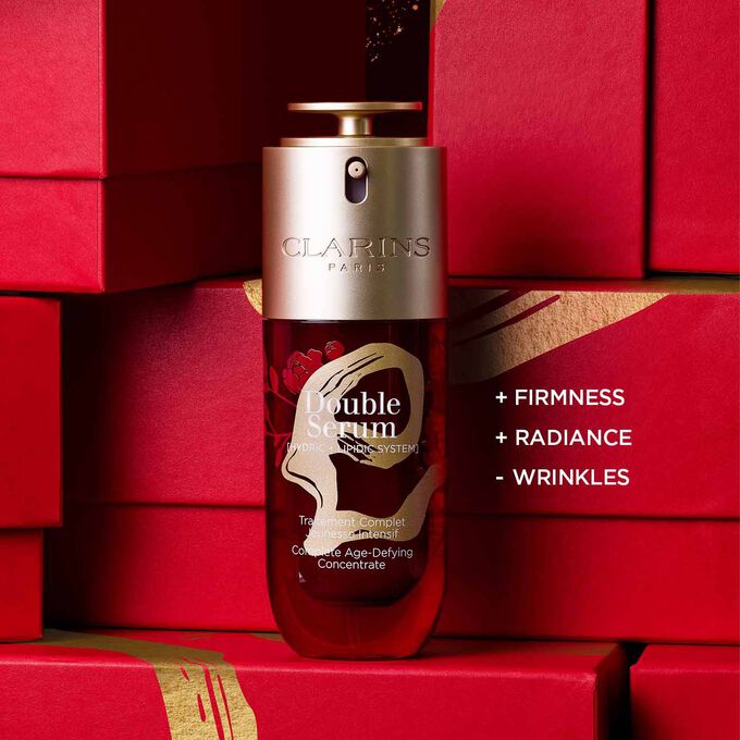 Close-up of the limited edition Double Serum and its special packaging, highlighting its firming and radiance effects.