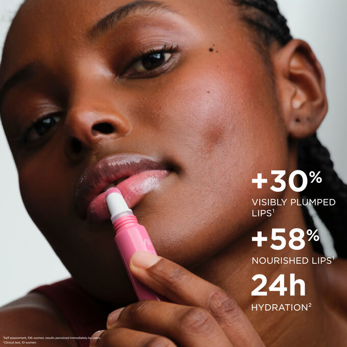 Woman applying Plumping Lip Perfector, highlighting  plumped lips and nourished lips effect, and 24h hydration benefits.