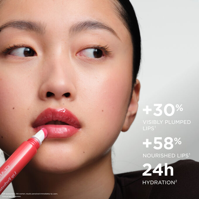 Woman applying Plumping Lip Perfector, highlighting  plumped lips and nourished lips effect, and 24h hydration benefits.