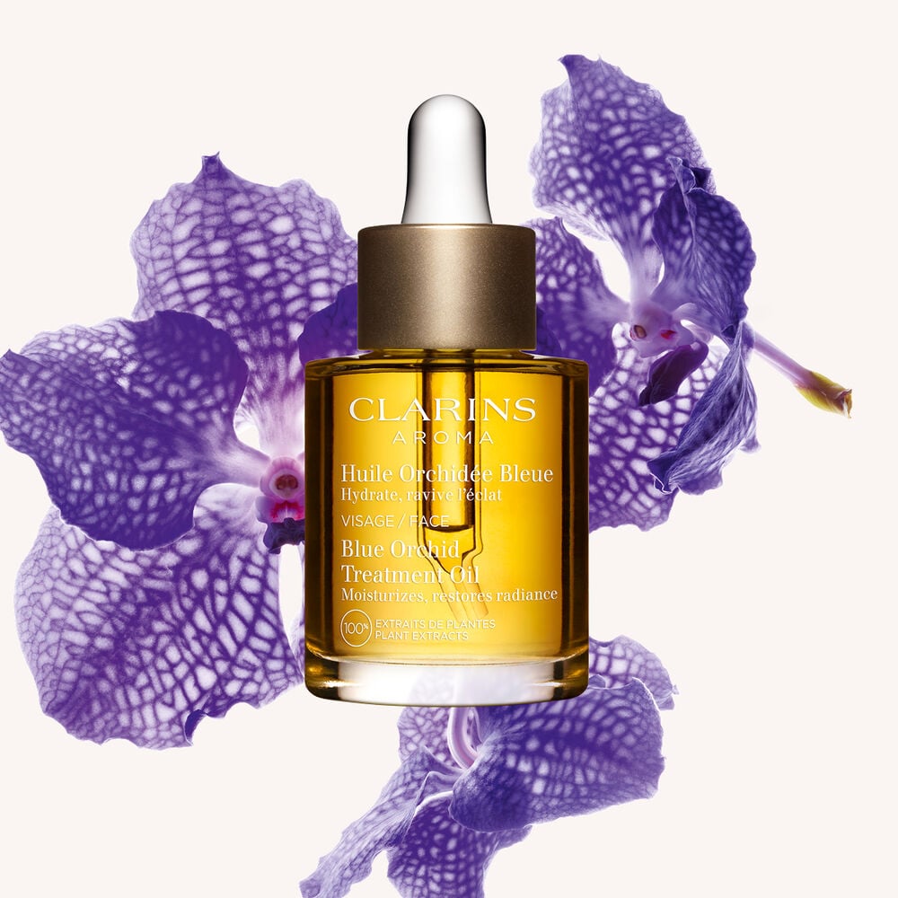Clarins Blue Orchid Face Treatment Oil with 100% pure plant extracts and hazelnut oil to deeply nourish dehydrated skin.