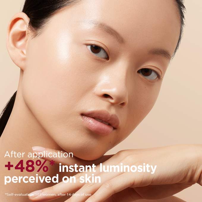 Tinted Oleo Serum results on skin with luminosity benefits