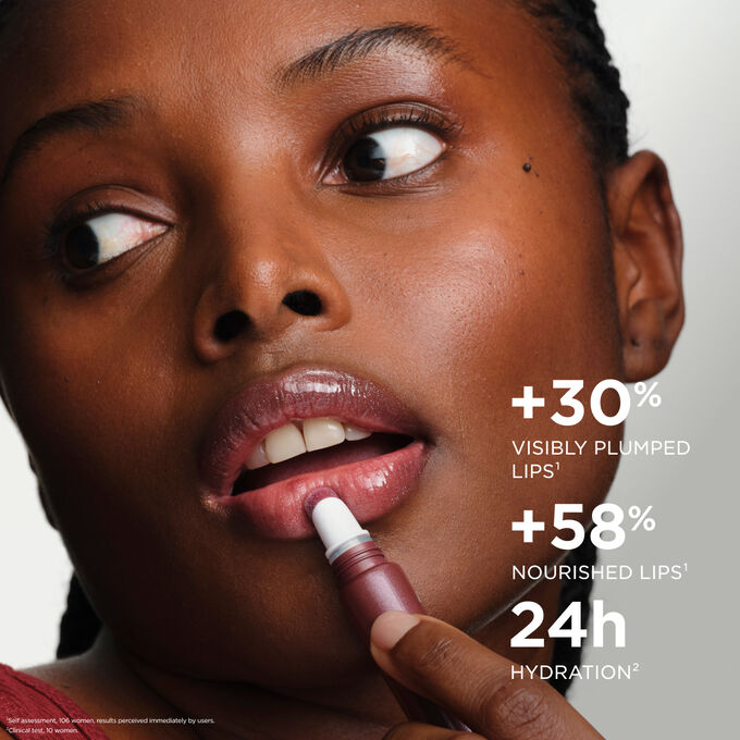 Woman applying Plumping Lip Perfector, highlighting  plumped lips and nourished lips effect, and 24h hydration benefits.