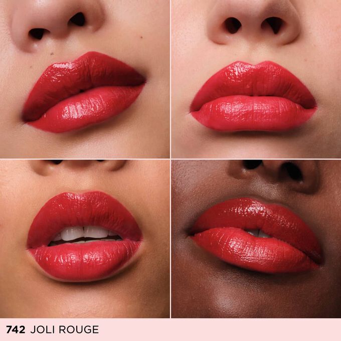 This hydrating shine lipstick enhances different lip tones, revealing a luminous red lipstick with a shine finish glow.