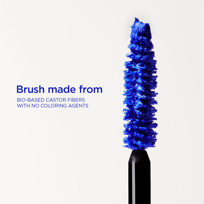 Close-up of the Mascara Supra Volume XXL brush in Blue, highlighting its bio-based castor fibres with no added colouring agents.
