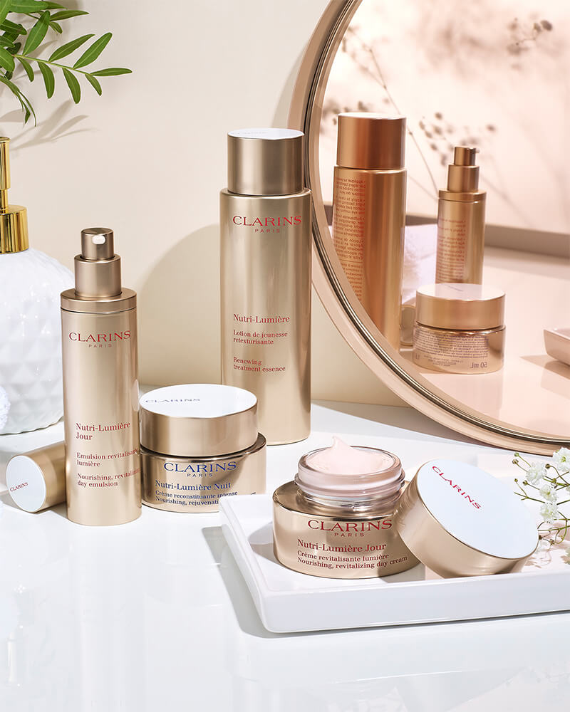 Which Clarins innovation restores radiance to mature skin?