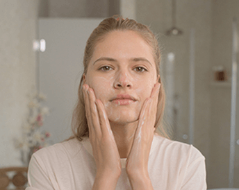 How to cleanse skin with water?